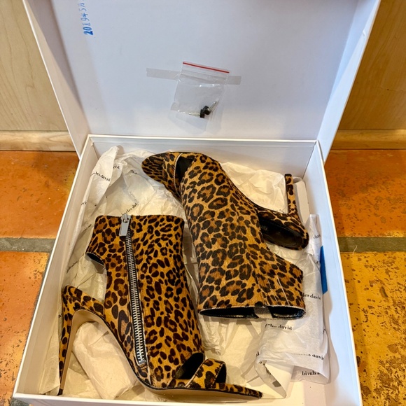 NWT Charles David Crosser Calf Hair Leopard Print Open Toe Heels - Picture 8 of 15